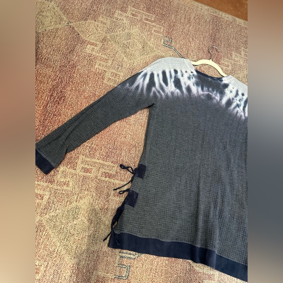 XCVI wearables waffle knit long sleeve tie dye v neck sweater top size med - Picture 6 of 9